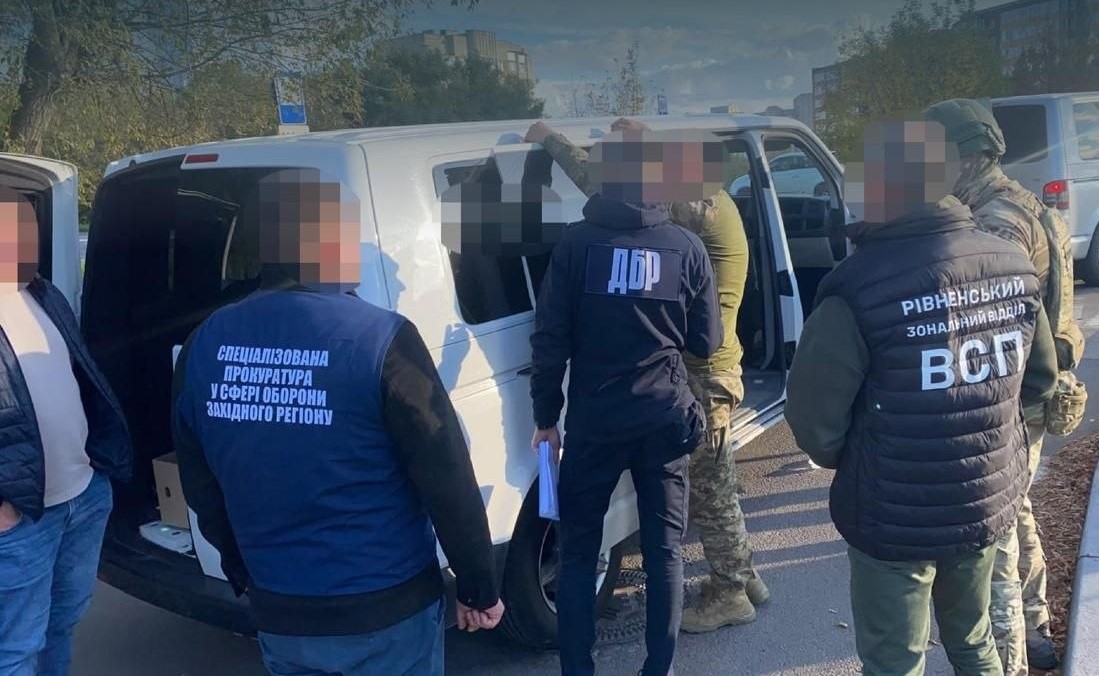 Запропонував п'ять тисяч доларів за СЗЧ: на Рівненщині повідомили про підозру військовослужбовцю