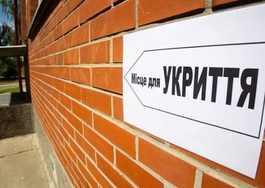 «Ворог накопичив велику кількість шахедів»: в Івано-Франківську встановлять десять бетонних укриттів на зупинках