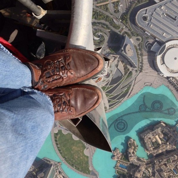 На межі безумства. Краєвид із вершини найвищої будівлі світу — хмарочосу Бурдж-Халіфа в Дубаї. Автор Joe McNally