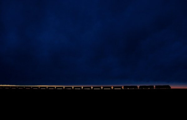 Потяг у заході сонця, фотограф Tom Danneman