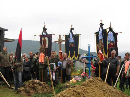 На Прикарпатті поховали загиблого у зоні АТО бійця батальйону 
