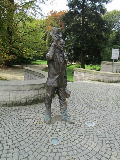 Пам`ятник доктору Йозефу Матушевському в Поляниці на Дальнім Шлезьку.