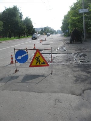 Розпочався поточний ремонт вулиці Вовчинецької