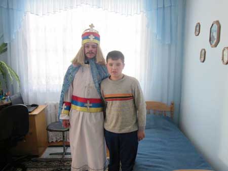 Хлопчик із Харківщини зустрів Різдвяні свята в родині прикарпатського рятувальника