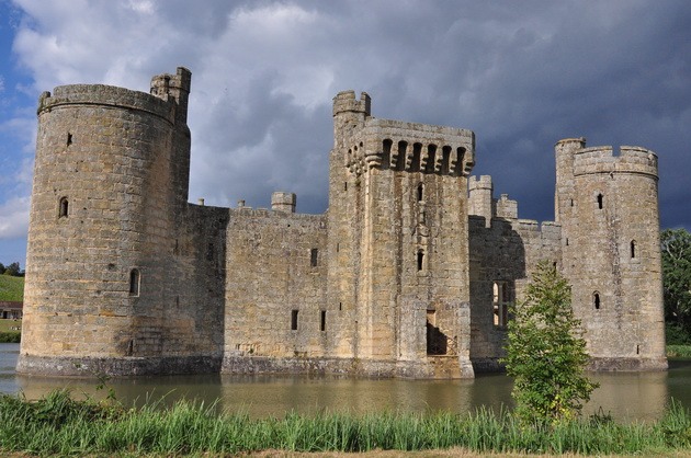 Замок Бодіам - один з численних свідків неспокійною історії Англії (6)