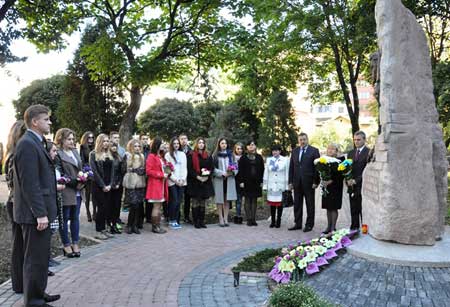 У Прикарпатському університеті вшанували пам'ять Героя Небесної Сотні Романа Гурика