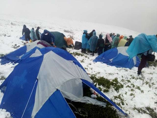 Пішов сніг і похолодало: рятувальники нагадують туристам про безпеку у горах