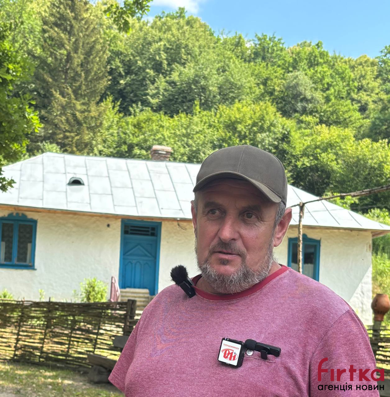 «Пропонують тишу»: як на Прикарпатті живе село з трьома мешканцями (ФОТО)