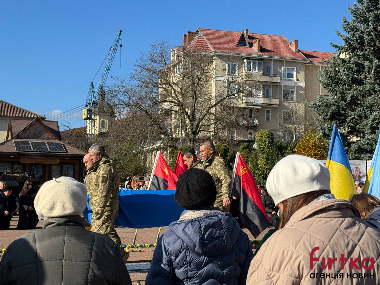 На Івано-Франківщині попрощалися з полеглим воїном Дмитром Владом (ФОТО)