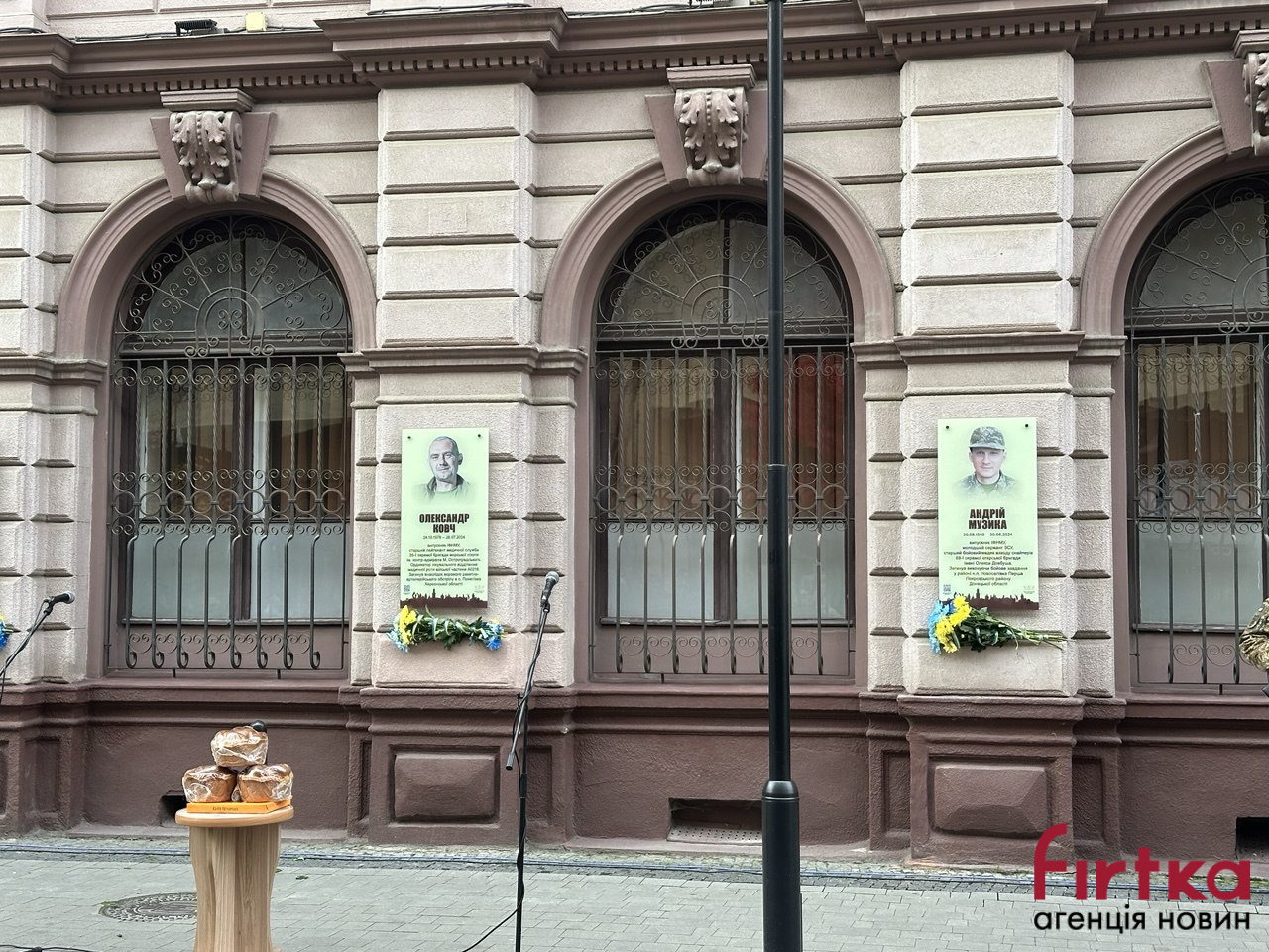 В Івано-Франківську на фасаді медичного університету відкрили меморіальні дошки загиблим захисникам (ФОТО)