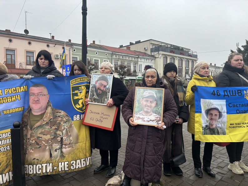 На Прикарпатті відбулася акція на підтримку зниклих та полонених військових (ФОТО)