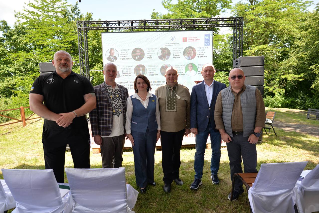 Пільги, статуси, житло: що обговорювали на відкритому діалозі щодо прав військових у Галичі (ФОТО)