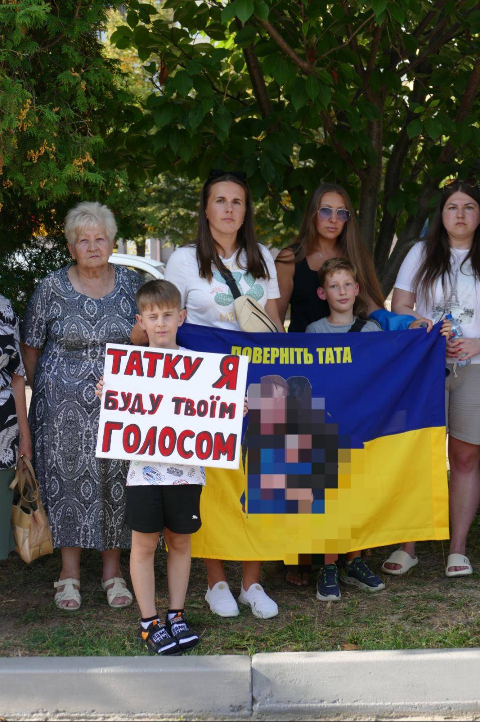Знак єдності: на Прикарпатті відбувся автопробіг на підтримку полонених та зниклих безвісти бійців (ФОТО)