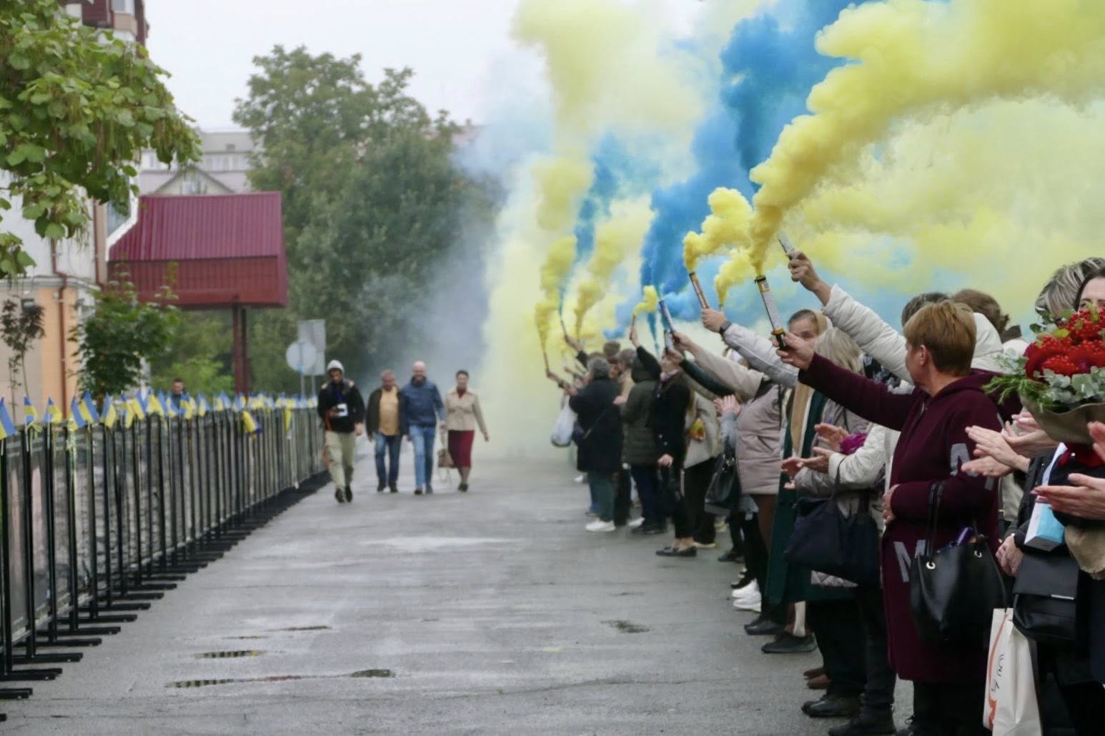На Прикарпатті зустріли бійця, який повернувся з російського полону (ФОТО)