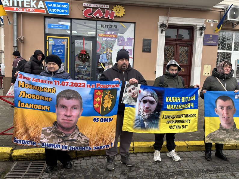 На Прикарпатті відбулася акція на підтримку зниклих та полонених військових (ФОТО)