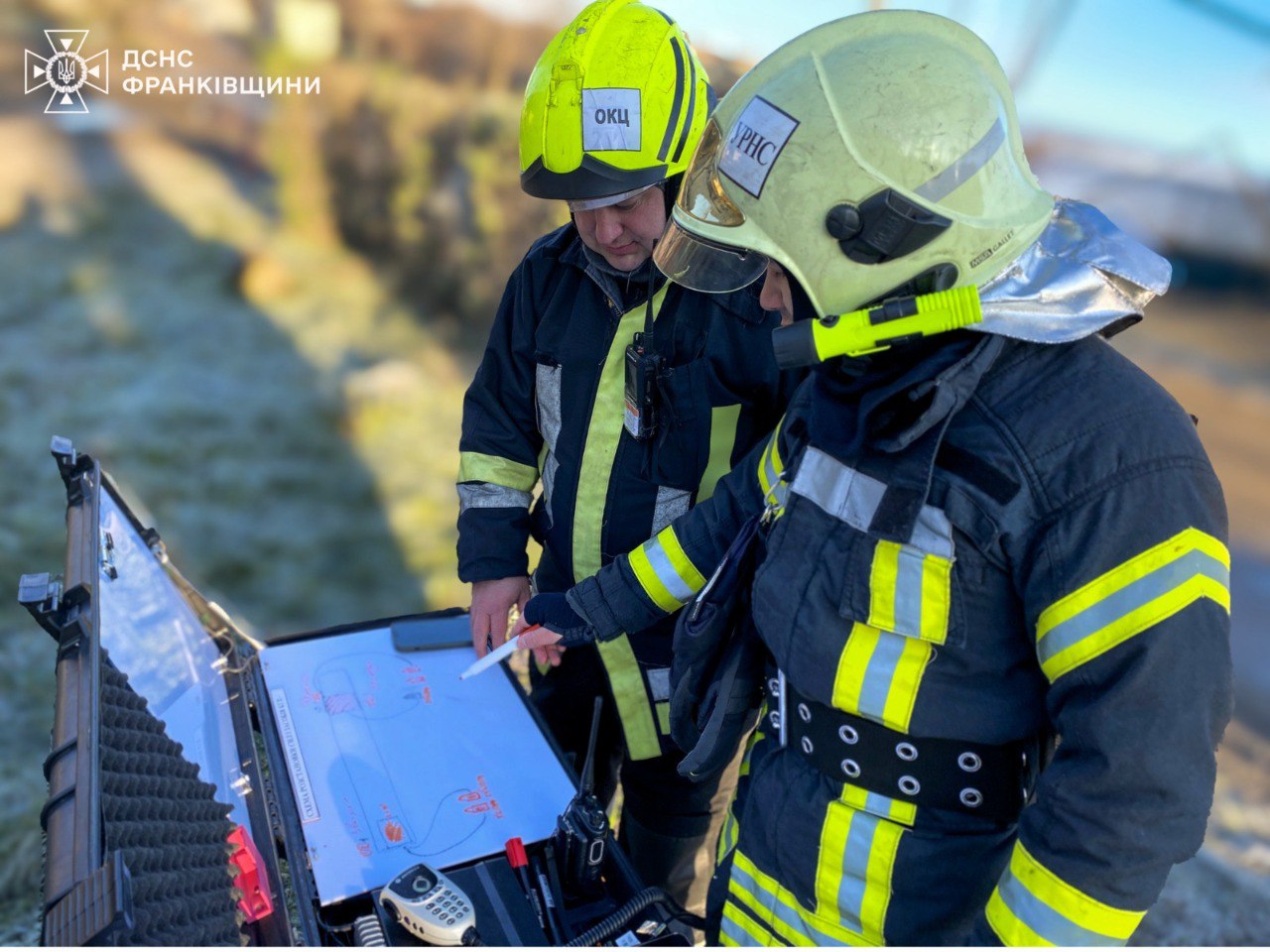 Прикарпатські рятувальники ліквідували пожежу на об’єкті критичної інфраструктури (ФОТО)