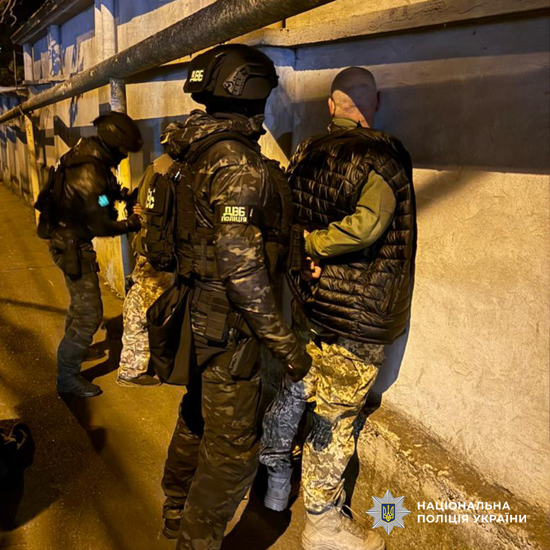 Під виглядом працівників поліції і ТЦК вимагали гроші у призовників. В Одесі отримали вирок суду учасники злочинної групи