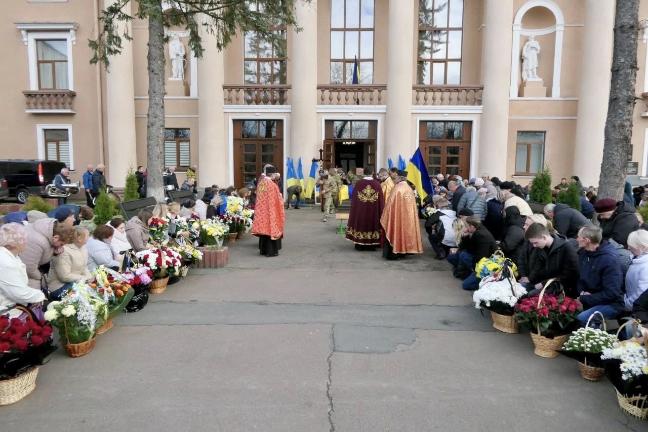 У Калуській громаді попрощалися з бійцем Сергієм Дранутою