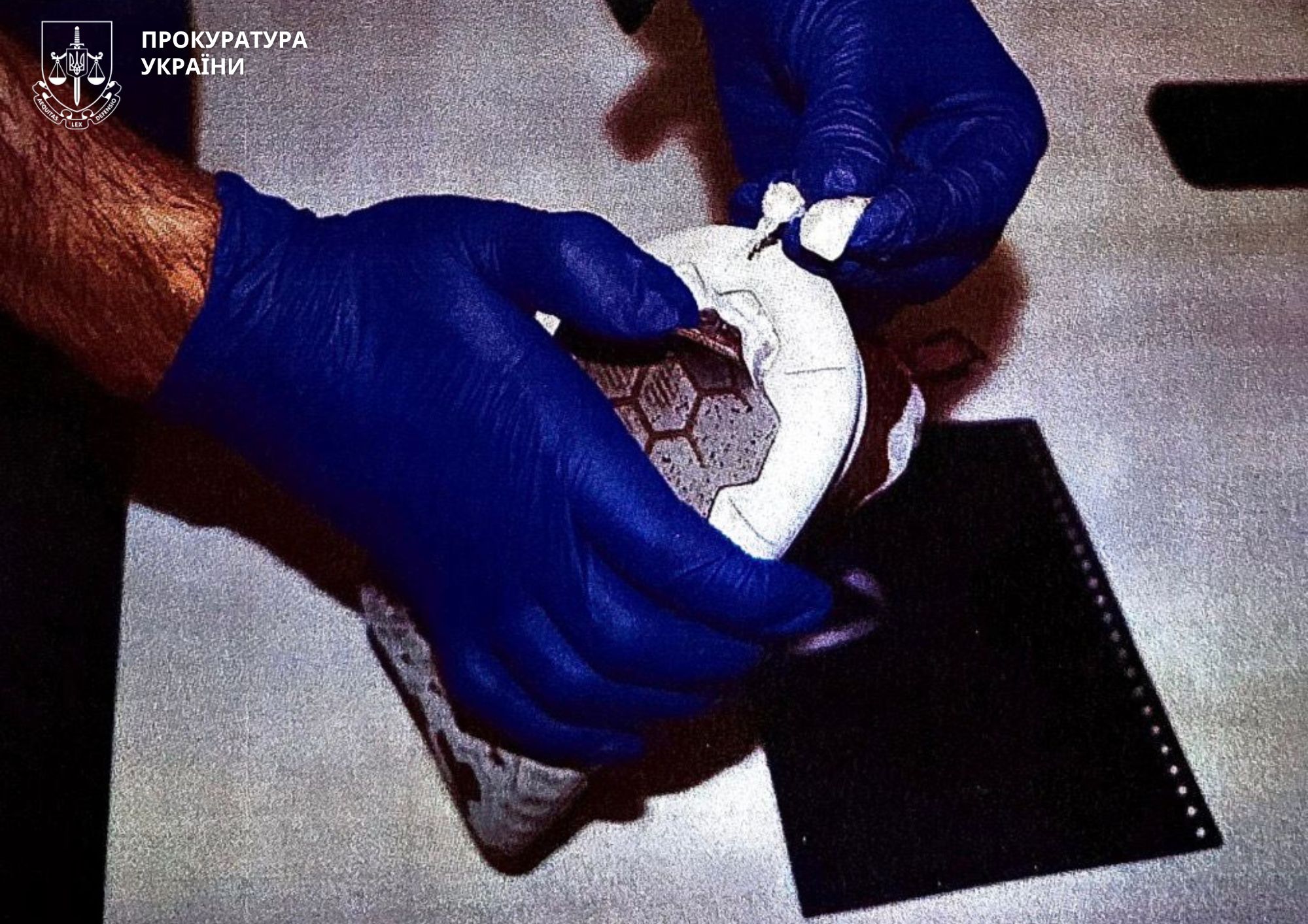 Цукерки з «сюрпризом»: на Прикарпатті засудили групу за наркотрафік у СІЗО