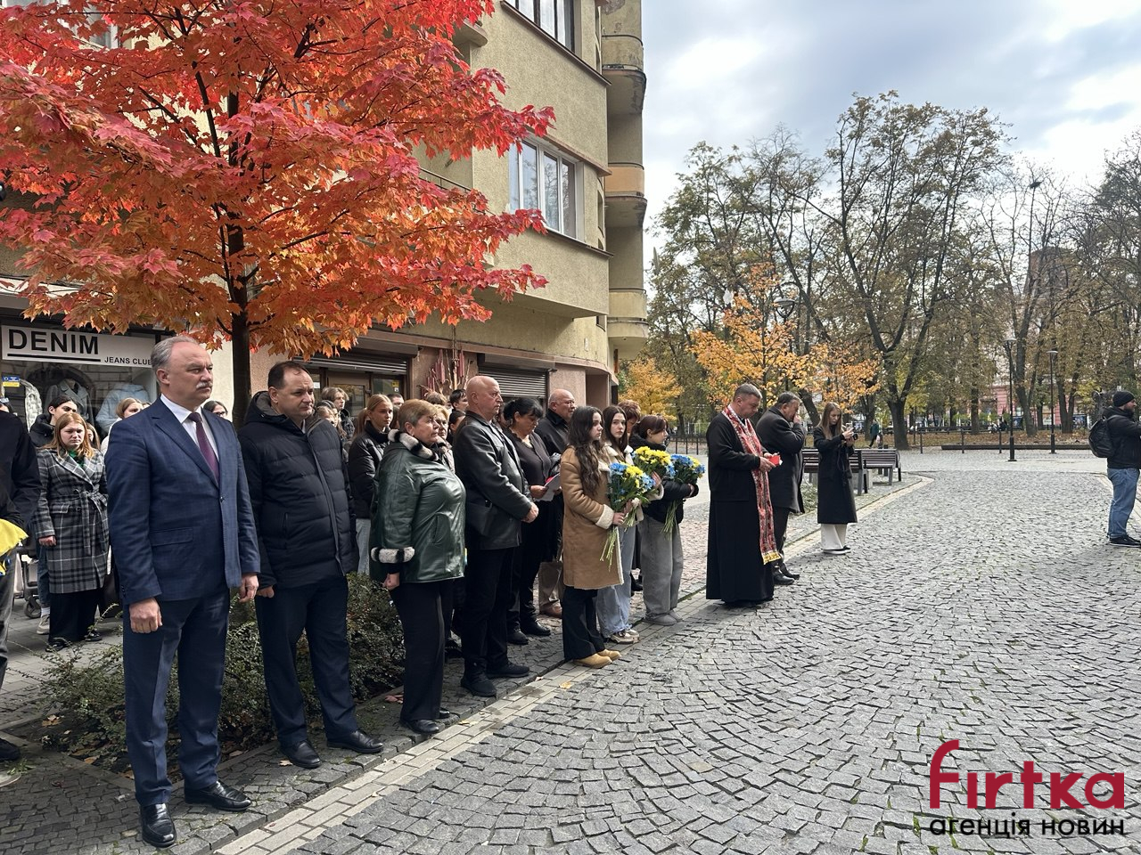В Івано-Франківську на фасаді медичного університету відкрили меморіальні дошки загиблим захисникам (ФОТО)
