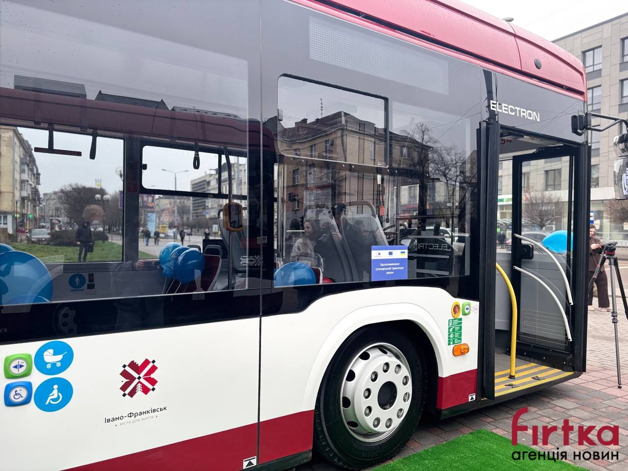 фото: тролейбус