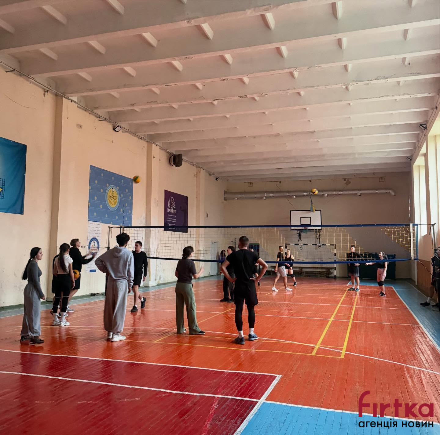 Збирали на РЕБи: у КНУВС провели благодійний кубок з волейболу «МІКС»