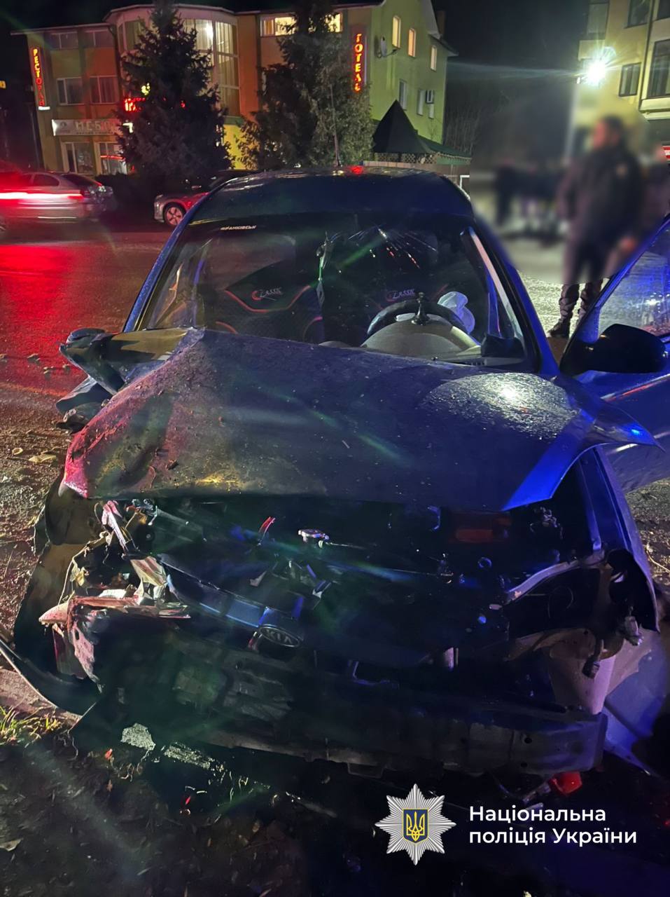 На Прикарпатті авто влетіло в трактор: водій легковика загинув на місці (ФОТО)