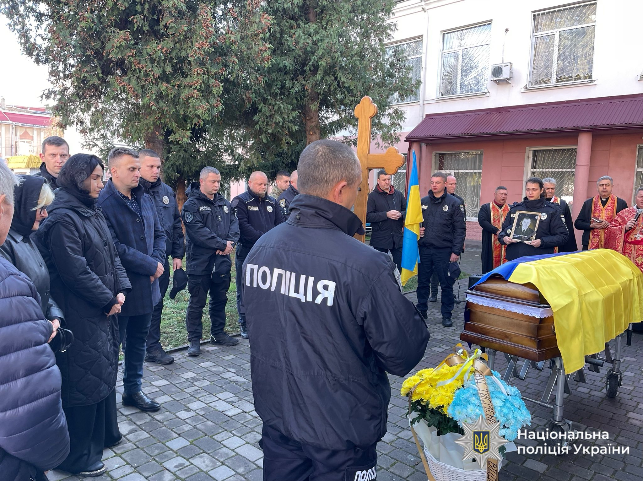 На Прикарпатті попрощалися із загиблим на Донеччині майором поліції Костянтином Козуб’яком (ФОТО)