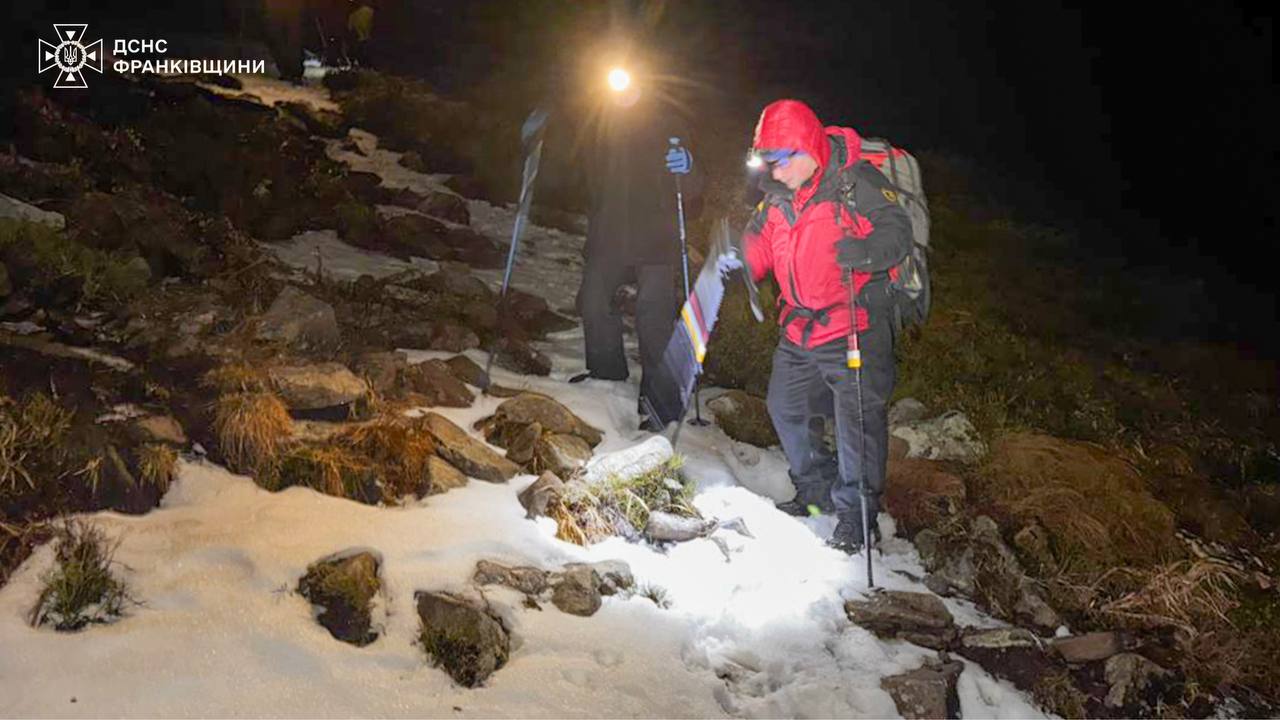 Заблукали поблизу Говерли: прикарпатські рятувальники розшукали туристів (ФОТО)