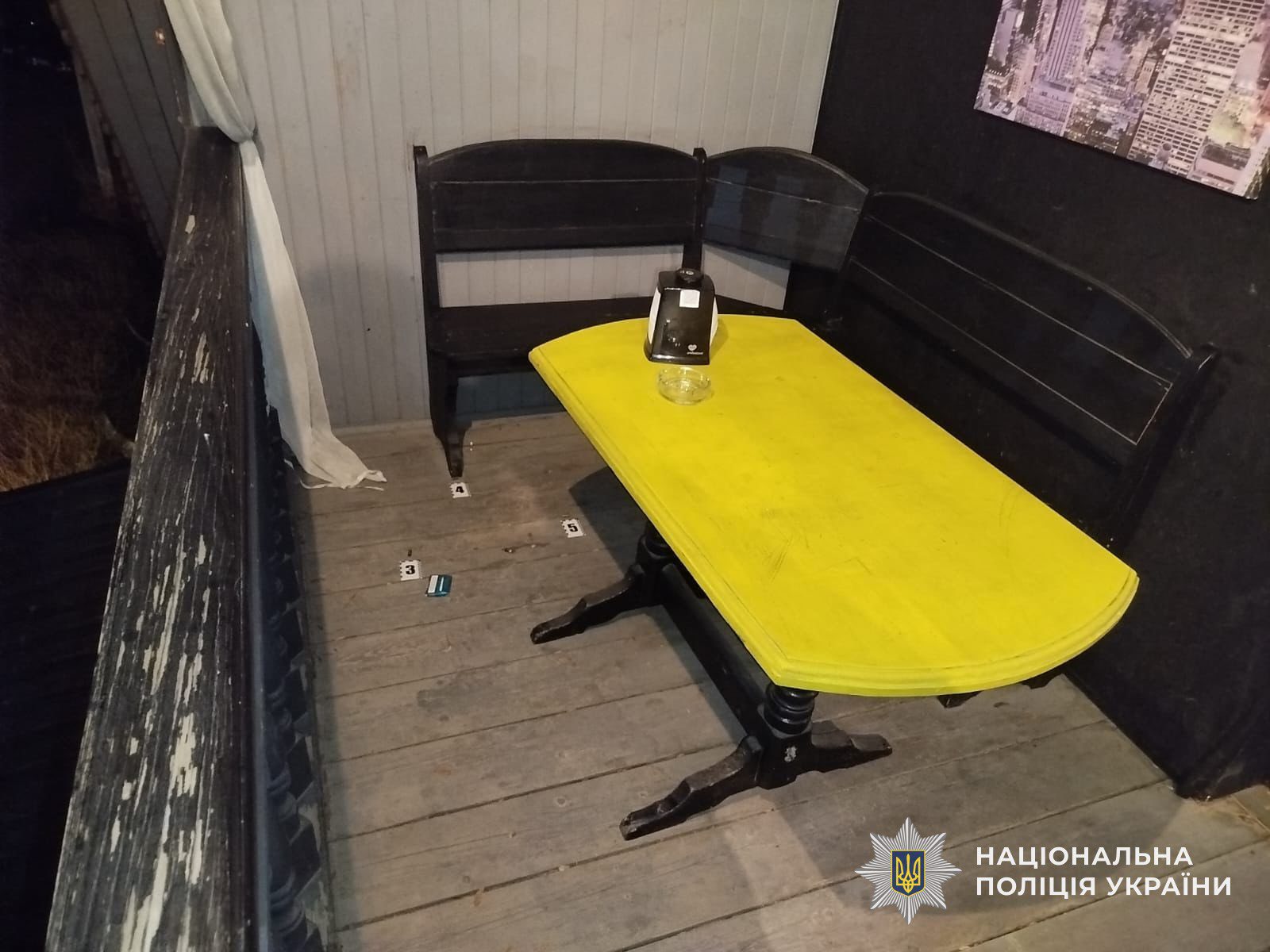 фото: з місця стрілянини