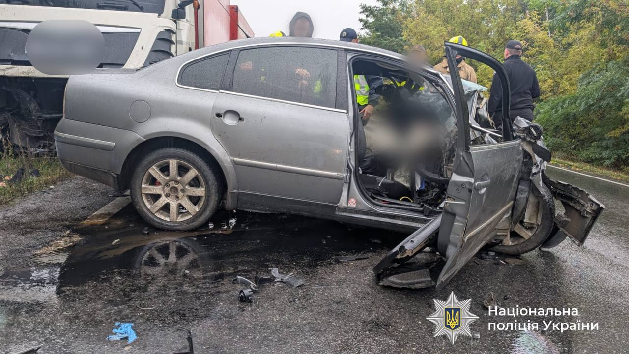 На Прикарпатті зіткнулись легковик та вантажівка: загинули двоє людей (ФОТО)