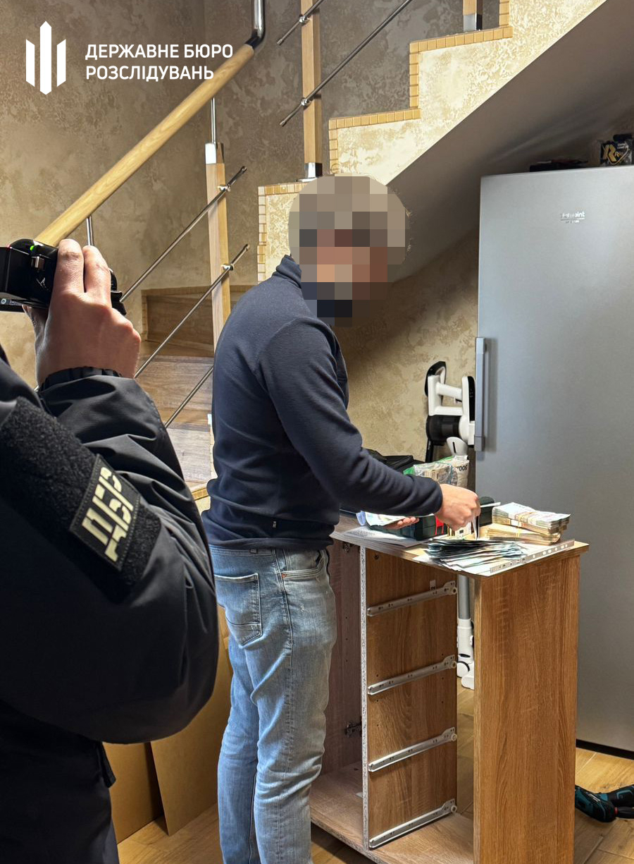 Затримали топпосадовців: у ДБР розповіли деталі схеми хабарництва у Держпраці (ФОТО/ВІДЕО)