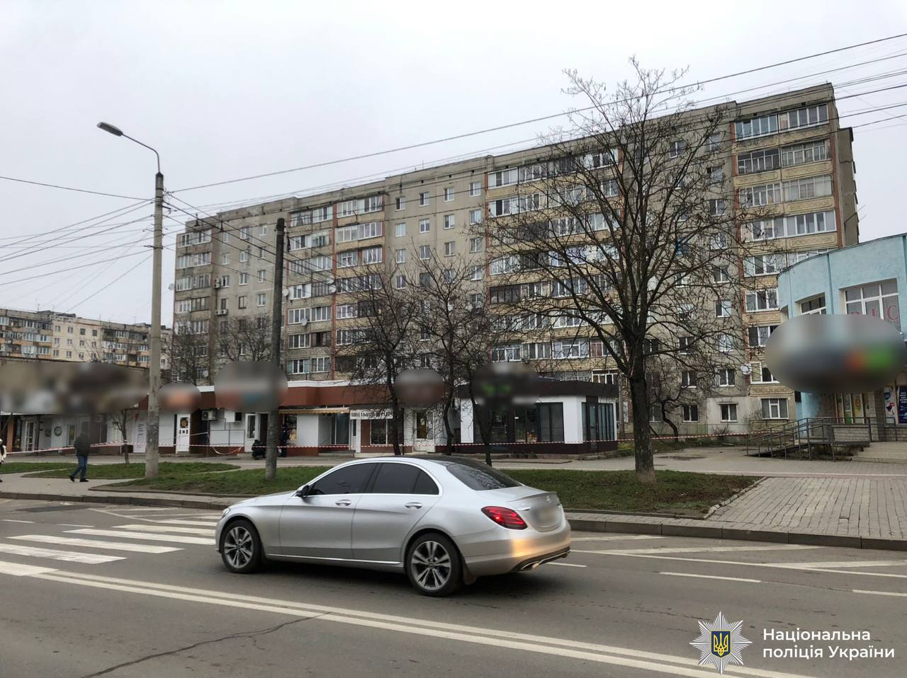 Напад на перехожих в Івано-Франківську: поліцейські оголосили підозру жінці (ФОТО)