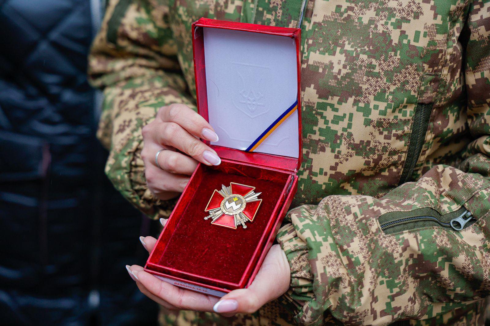Відзначили нагородами полеглих воїнів: в Івано-Франківську пролунав «Дзвін пам'яті» (ФОТО)