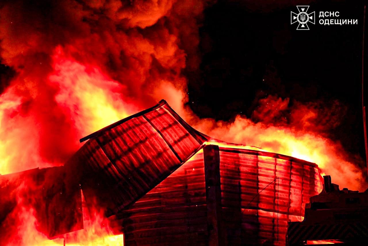 Росіяни вдарили по багатоповерхівці в Одесі: 8 загиблих, 16 поранених