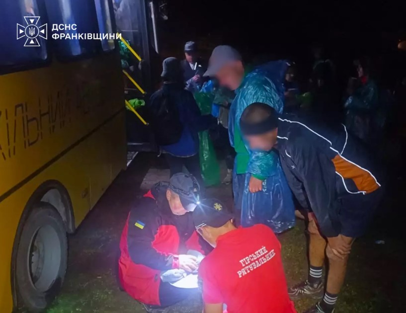 За добу рятувальники допомогли 33 туристам у Карпатах (ФОТО)