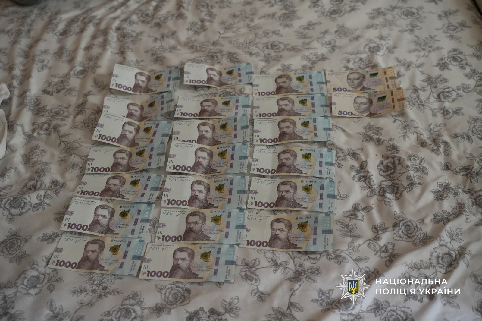 Ошукували військових на продажі елітних іномарок: на Одещині викрили та затримали групу шахраїв (ФОТО)