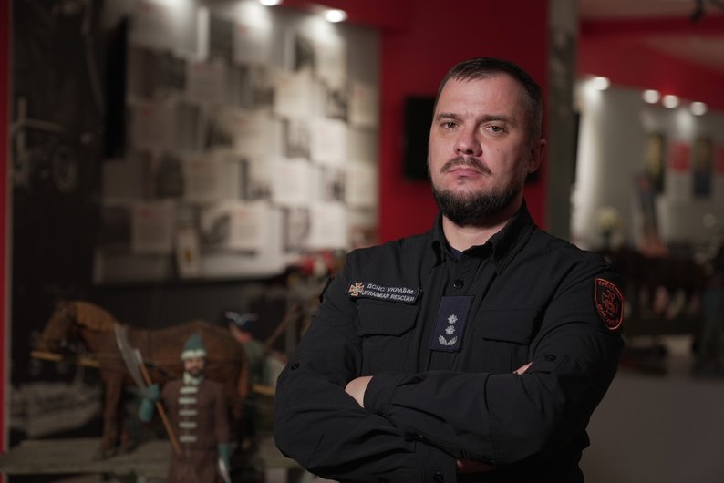 «Ми не могли повірити, що під завалами хтось вижив»: рятувальники розповіли, як ліквідовували наслідки ракетної атаки у Тернополі