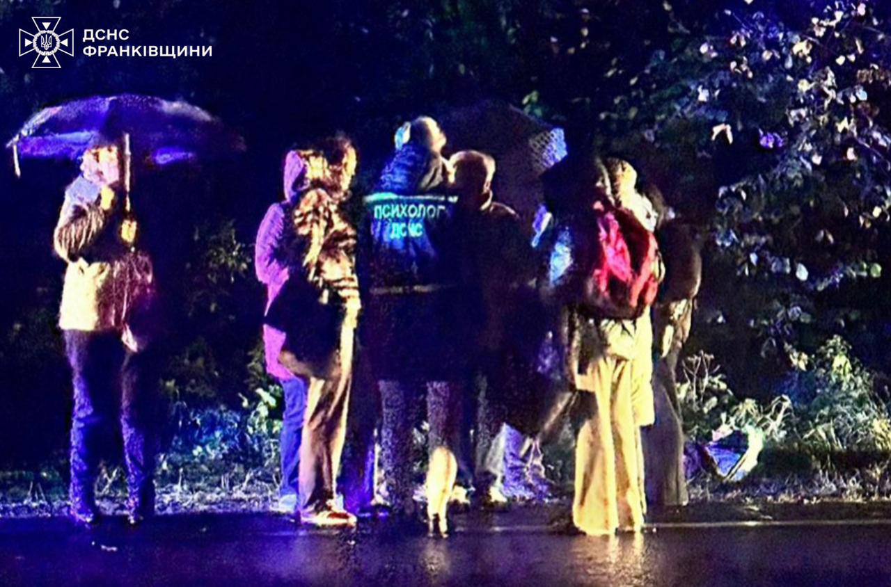 Є постраждалі: на Івано-Франківщині впродовж вечора трапилися дві аварії (ФОТО)