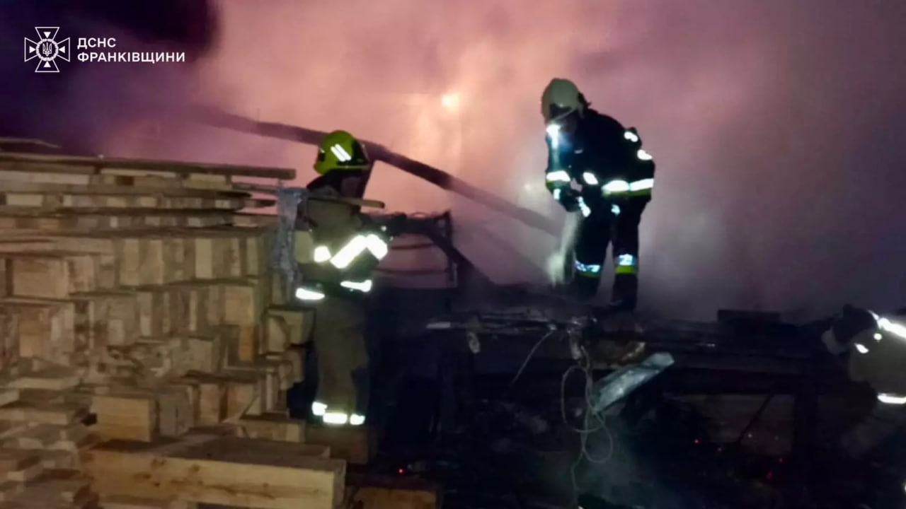 На Івано-Франківщині горіло приватне господарство (ФОТО)