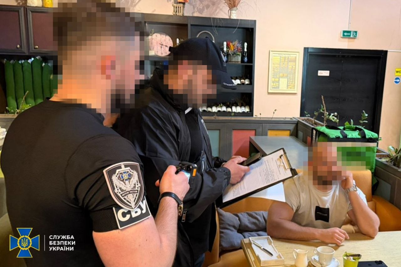 У різних регіонах України СБУ проводить низку затримань високопосадовців. «Відкати» на Starlink, хабарі за електростанцію та схеми в БЕБ