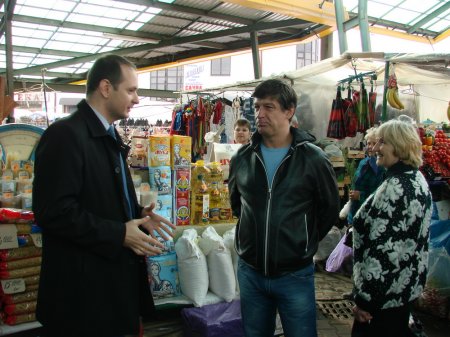 Міський голова зустрівся з працівниками і власником центрального ринку