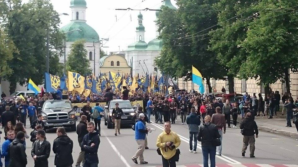 Киев против. Азов в Киеве. Азов марш. Марш полка Азов. Марш Азова в Киеве фото.