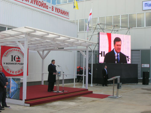 Віктор Янукович виступає перед пуском виробництва