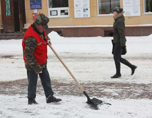 Вночі в Івано-Франківську розкидуватимуть сніг 6 грейдерів