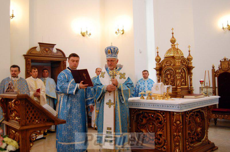 Владика Володимир освятив ротонду Божої Матері в Івано-Франківську