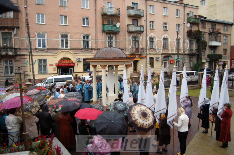 Владика Володимир освятив ротонду Божої Матері в Івано-Франківську