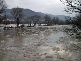 Рівень води в річках на Прикарпатті досяг критичної позначки