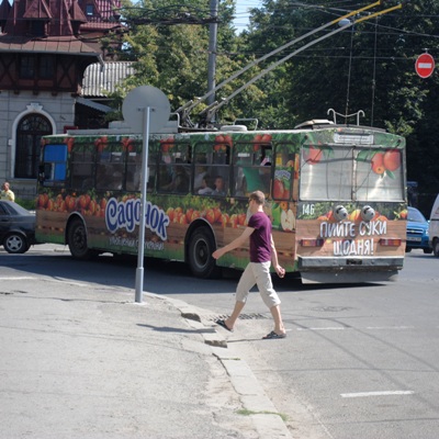 Нецензурна реклама на івано-франківському тролейбусі