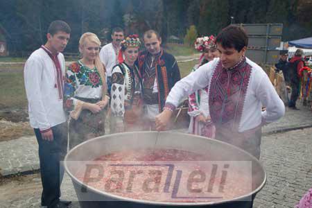 На "Буковелі" відгуляли українське весілля